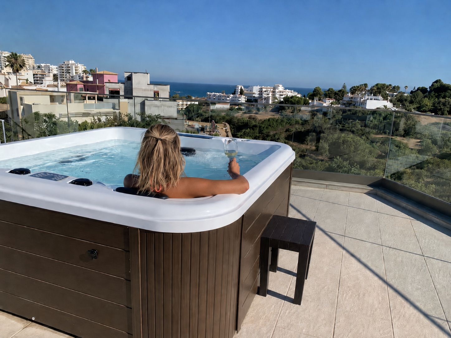 Rooftop jacuzzi with sea view